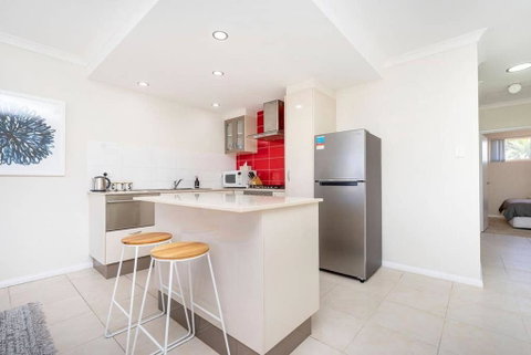 Modern Midland Retreat 2br 1 Bth - Accommodation Cooktown 0