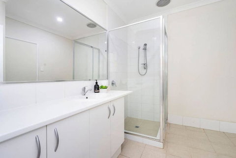 Modern Midland Retreat 2br 1 Bth - Accommodation Cooktown 2