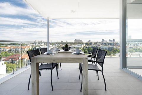 Minimalist Penthouse Condo With Skyline Vistas - Accommodation Cooktown 0