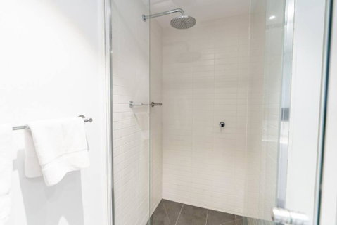 Modern 1 Bed Opposite Racecourse - Accommodation Cooktown 3