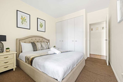 Modern Apt - Free Parking - Convenient Location - Accommodation Cooktown 1