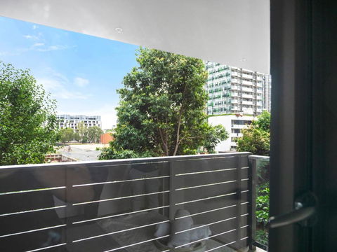 Modern Split Level 2Bed With Pool - Accommodation Cooktown 2