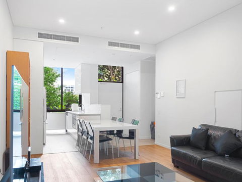 Modern Split Level 2Bed With Pool - Accommodation Cooktown 0