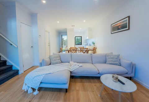 Modern Townhouse, Close To Beach - Accommodation Cooktown 1