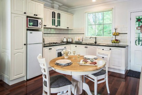 Moulton Park Estate - Cottages - Accommodation Cooktown 2