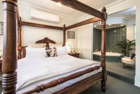 Moulton Park Estate - Cottages - Accommodation Cooktown 1