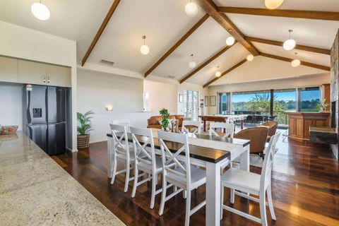 Mountain Majesty With Poolside Relaxing Getaway - Accommodation Cooktown 0