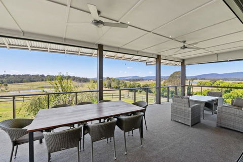 Mountain Majesty With Poolside Relaxing Getaway - Accommodation Cooktown 2