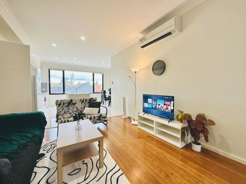Mt Waverley Spacious 2br2ba Parking Wifi Balcony - Accommodation Cooktown 0