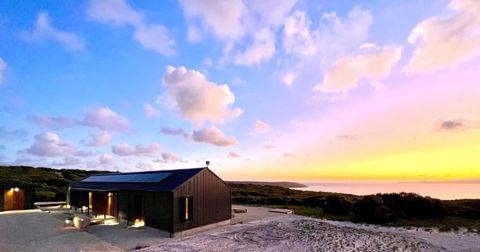 Native Dog Cabin - Accommodation Cooktown 0
