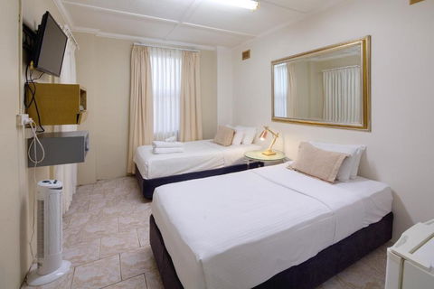 Neutral Bay Lodge - Accommodation Cooktown 3