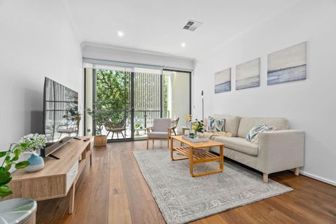 New Luxury Stylish Elegant Townhouse For Families - Accommodation Cooktown 1