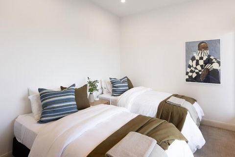 NEW Pleasant View Stays TORQUAY - Accommodation Cooktown 2