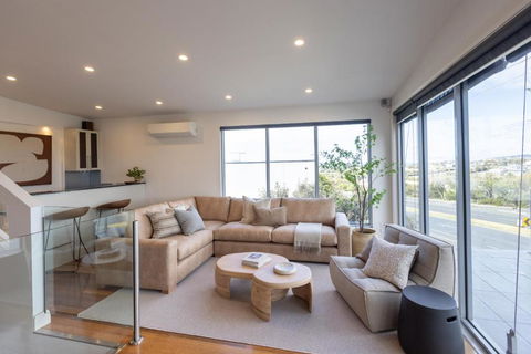 NEW Pleasant View Stays TORQUAY - Accommodation Cooktown 0