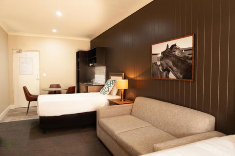 Nightcap At Archer Hotel - Accommodation Cooktown 2