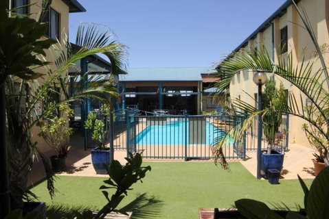 Ningaloo Club Backpackers - Accommodation Cooktown 3