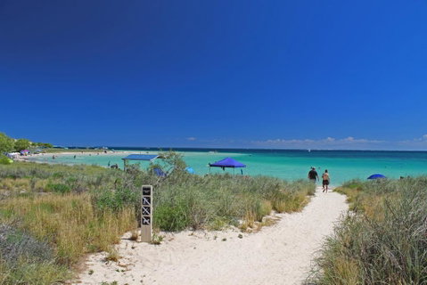 Ningaloo Club Backpackers - Accommodation Cooktown 1