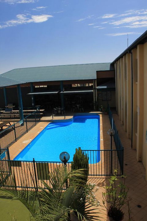 Ningaloo Club Backpackers - Accommodation Cooktown 0
