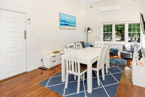 Normanville, Large Historic Three Bedroom Home - Accommodation Cooktown 3