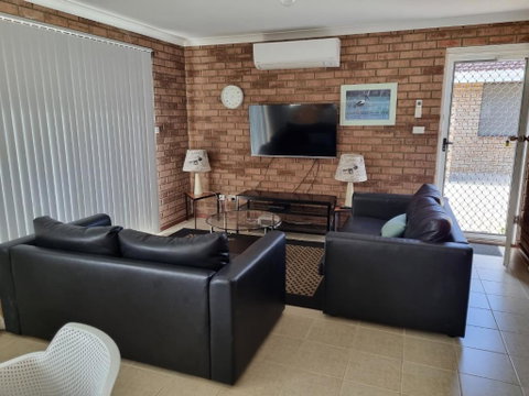 Ocean Beach Chalet 16 - Accommodation Cooktown 0
