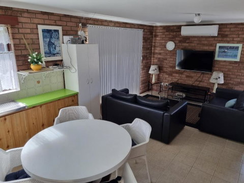 Ocean Beach Chalet 16 - Accommodation Cooktown 3