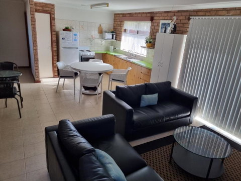 Ocean Beach Chalet 16 - Accommodation Cooktown 2