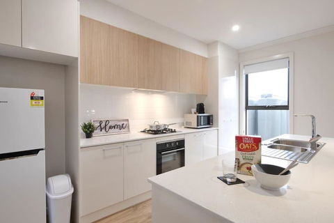 No Stairs Dbl Garage Aircon Woodville North - Accommodation Cooktown 2