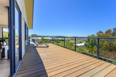 Ocean & Country Views, Spa, Pets Welcome, Fireplace - Your Ocean Oasis 10 Minutes To Phillip Island - Accommodation Cooktown 2