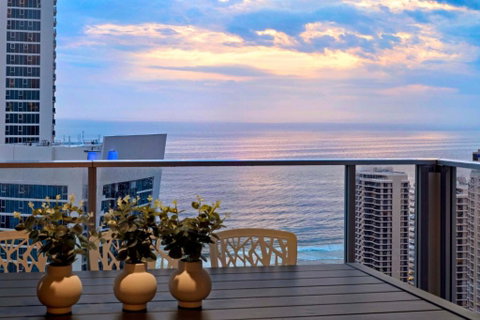 OCEAN VIEW APARTMENTS - Circle On Cavill - Self Contained & Privately Managed - Accommodation Cooktown 0