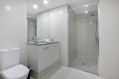 OCEAN VIEW APARTMENTS - Circle On Cavill - Self Contained & Privately Managed - Accommodation Cooktown 3