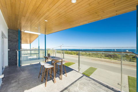 Oceans View - Luxury Apartment With Ocean Views - Accommodation Cooktown 2