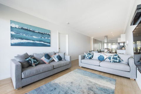 Oceans View - Luxury Apartment With Ocean Views - Accommodation Cooktown 3