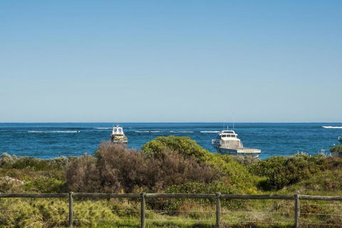 Oceans Waves - Luxury Apartment With Ocean Views - Accommodation Cooktown 0