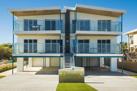Oceans Waves - Luxury Apartment With Ocean Views - Accommodation Cooktown 1