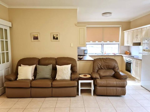 On The Bay - Accommodation Cooktown 3