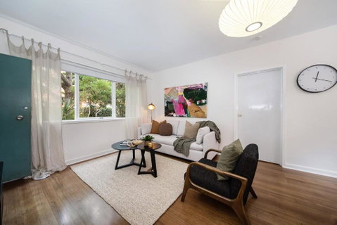 Opposite Park - Nearby Beach - Accommodation Cooktown 0
