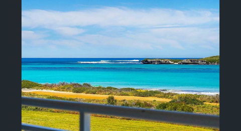 Ospreys View - Relaxed Coastal Vibe - Accommodation Cooktown 2