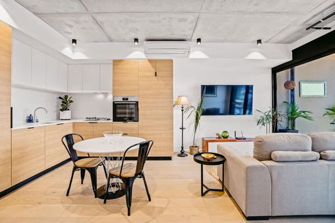 Ovation - New Footscray Apt W Parking & Pool - Accommodation Cooktown 2