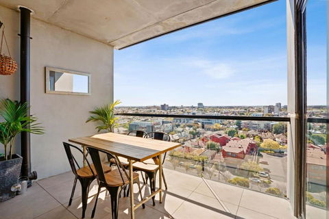 Ovation - New Footscray Apt W Parking & Pool - Accommodation Cooktown 3