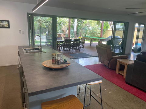 Pandanus Paradise. Newly Renovated 4 Bedroom Home - Accommodation Cooktown 2