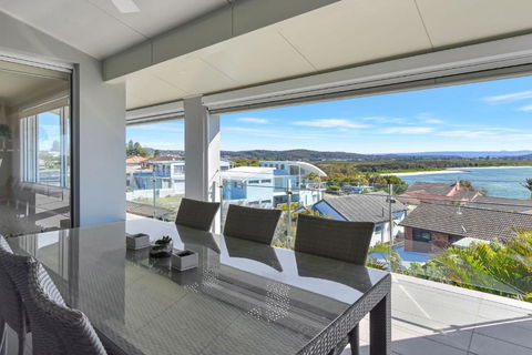 Panorama Beach House - Coastal Luxury With Stunning Views Of The Caves Coastline - Accommodation Cooktown 1