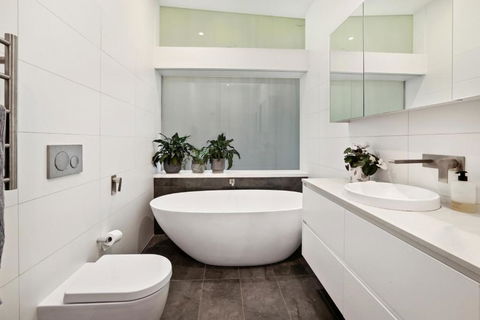 Paradise Villa - Pittwater Views - Accommodation Cooktown 2