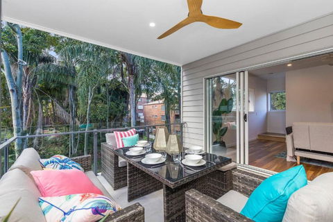 Park Avenue Townhouse Retreat Brisbane Sleeps 10 - Accommodation Cooktown 2