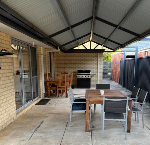 Parkside Pool Home In Aubin Grove - Accommodation Cooktown 2