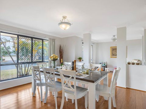 Peaceful Family Entertained House At Parkinson - Accommodation Cooktown 1