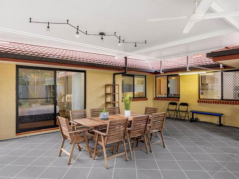 Peaceful Family Entertained House At Parkinson - Accommodation Cooktown 3