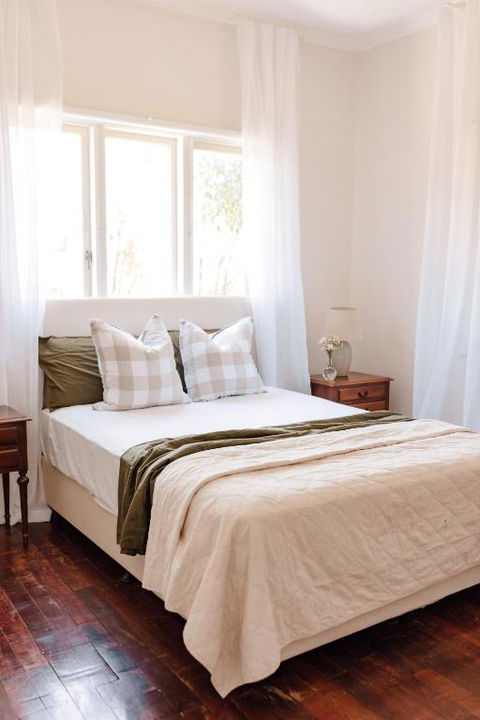 Pet Friendly Family Home In Bluff Point - Accommodation Cooktown 1