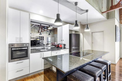 Platinum Precinct - The Apartment - Accommodation Cooktown 2