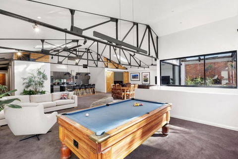 Platinum Precinct - The Penthouse - Accommodation Cooktown 1