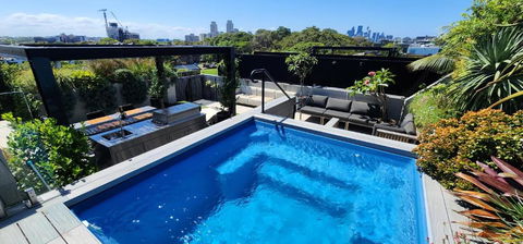 Penthouse Perfection With Private Rooftop Pool - Accommodation Cooktown 0